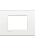 LivingLight Air | Monochrome plate in pure white 3-place metal